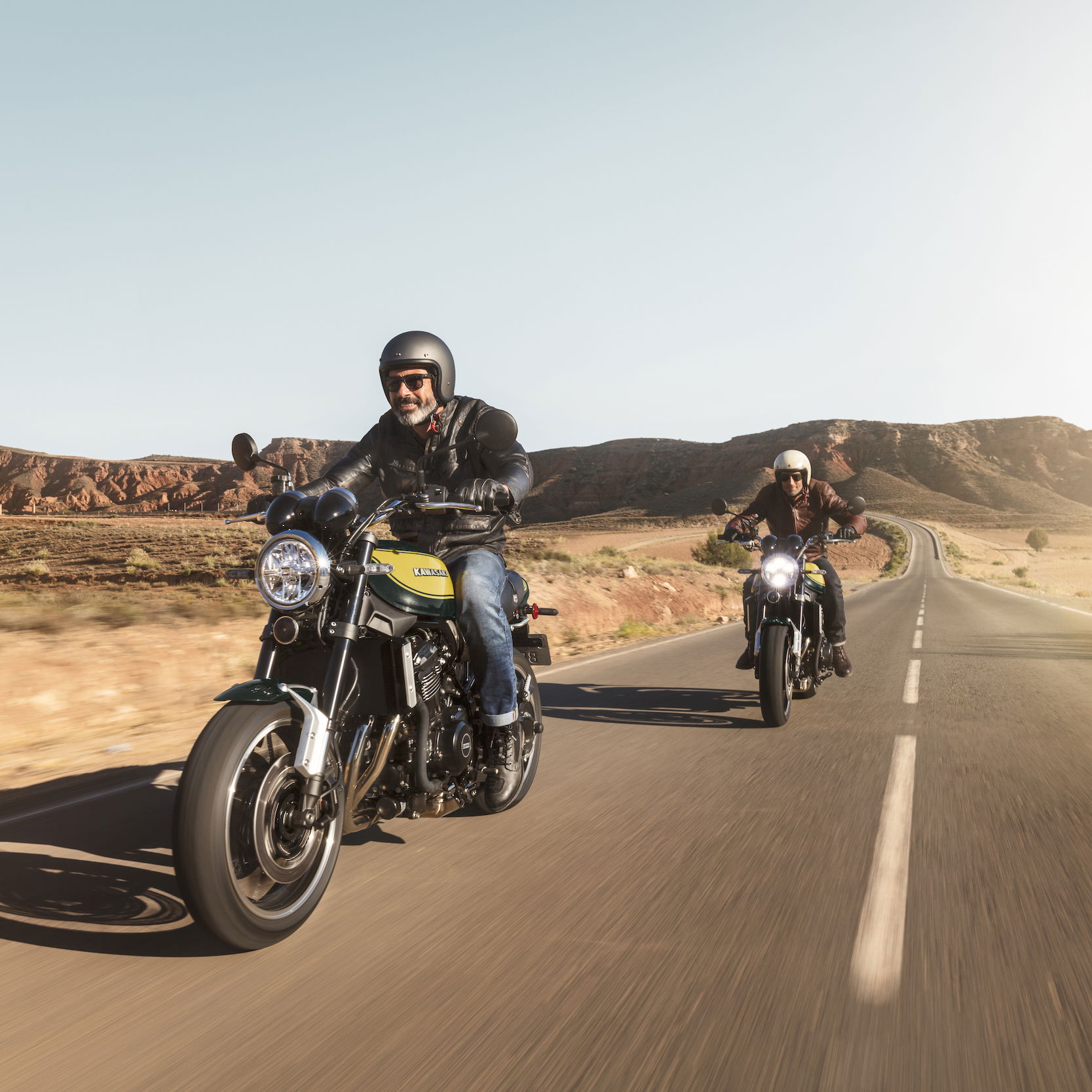 Kawasaki Z900RS - riding